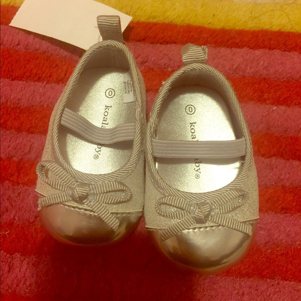 NWT newborn shoes 0-3months